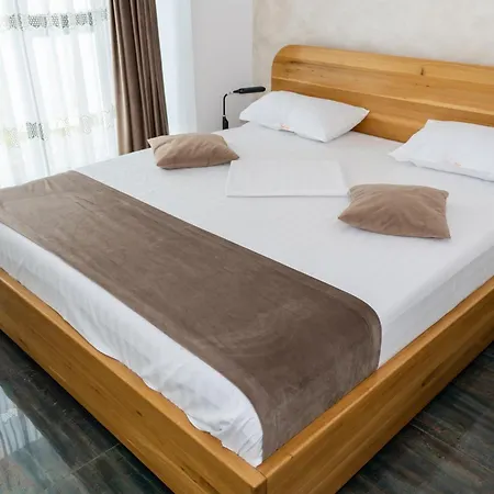Victor Apartment *