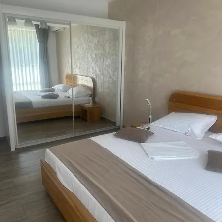 Apartment Victor Mamaia